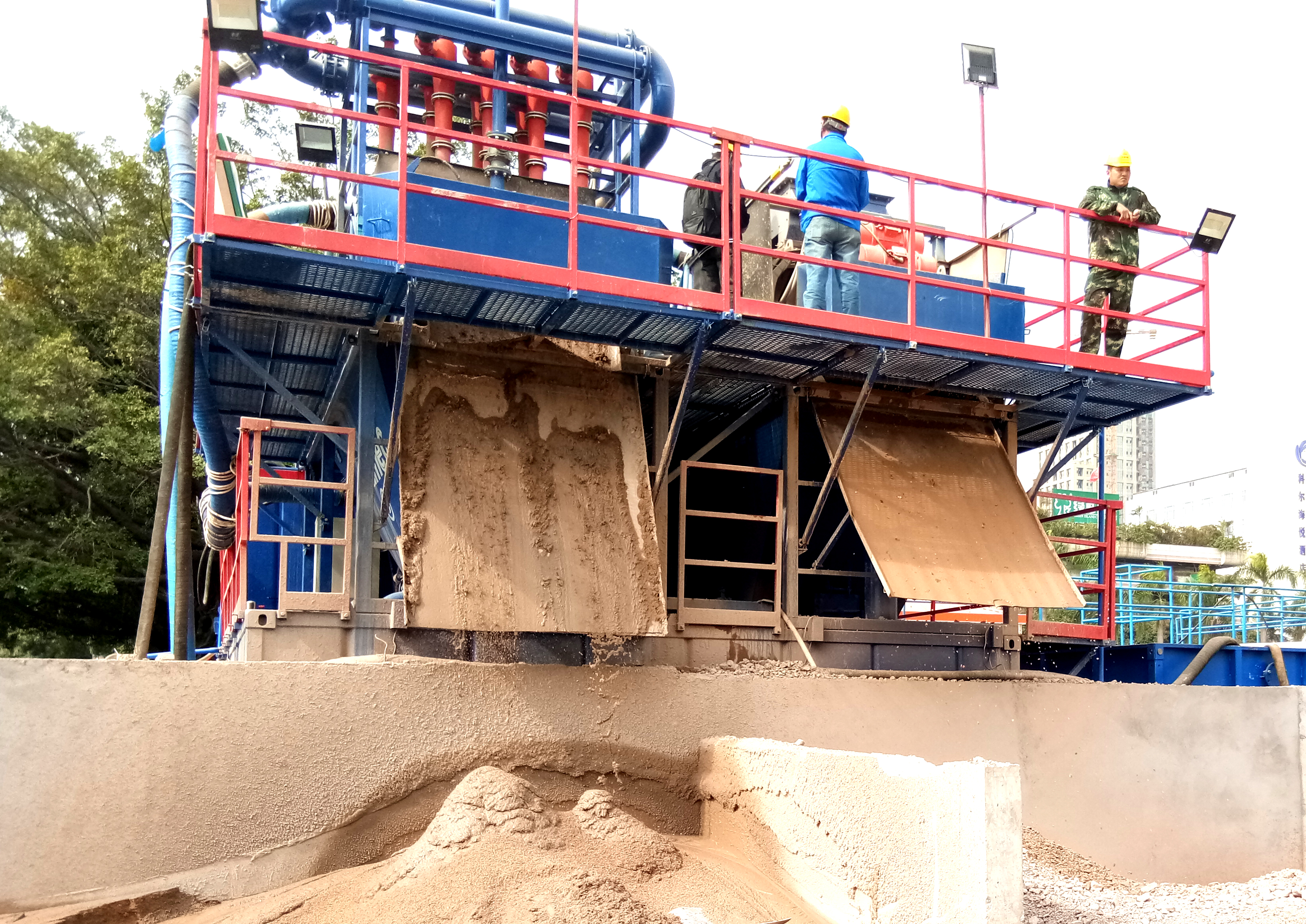 中國廣東地鐵施工工程泥漿環(huán)保排放處理現(xiàn)場