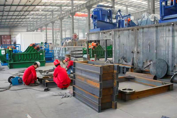 鉚焊加工車(chē)間